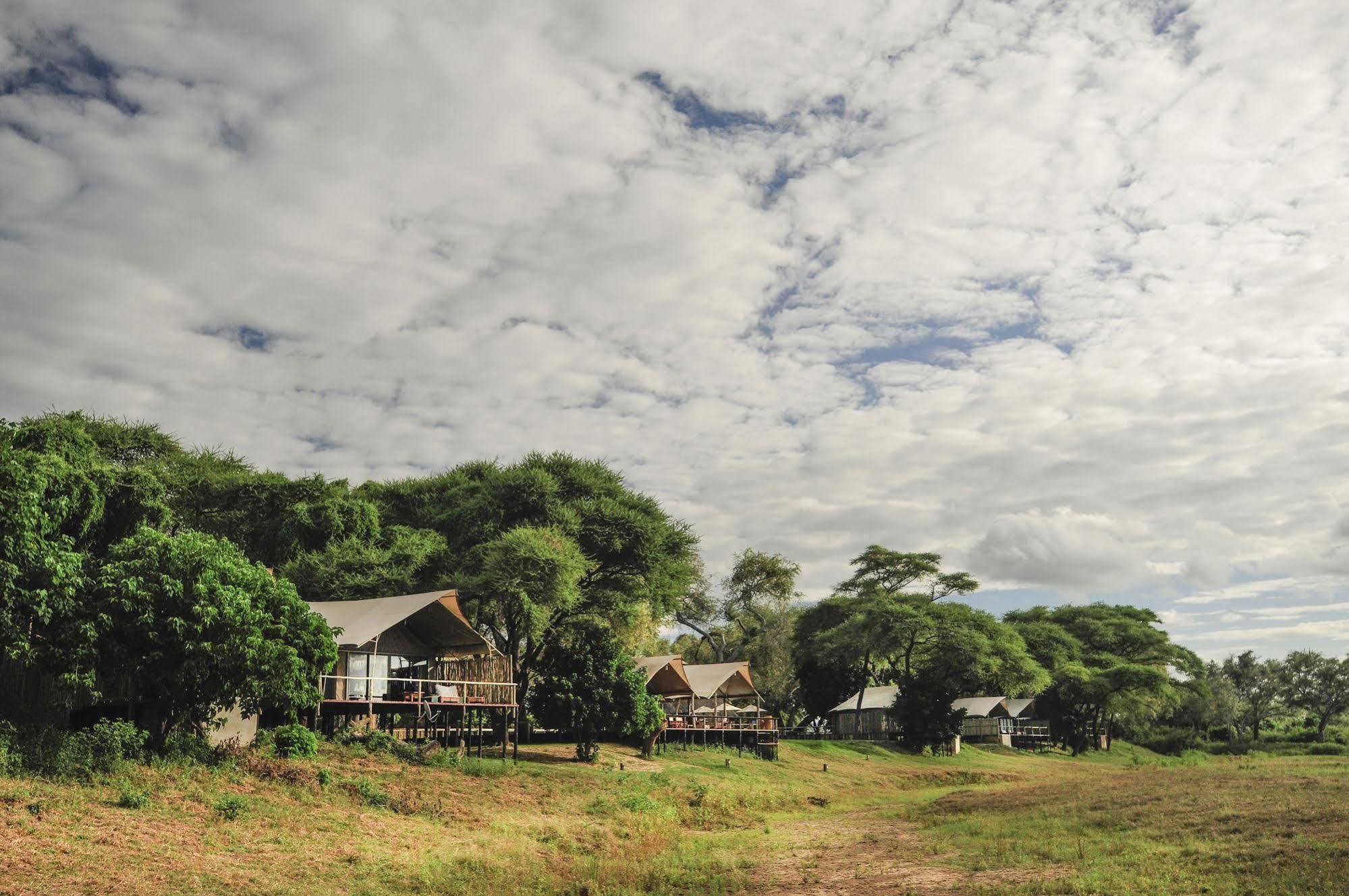 Отель Anabezi Camp Jeki Экстерьер фото